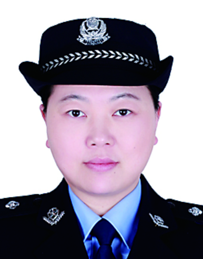 蔺雨虹晋芳康艳荣打击犯罪的女中豪杰2021-03-08第06版 "三八"妇女节